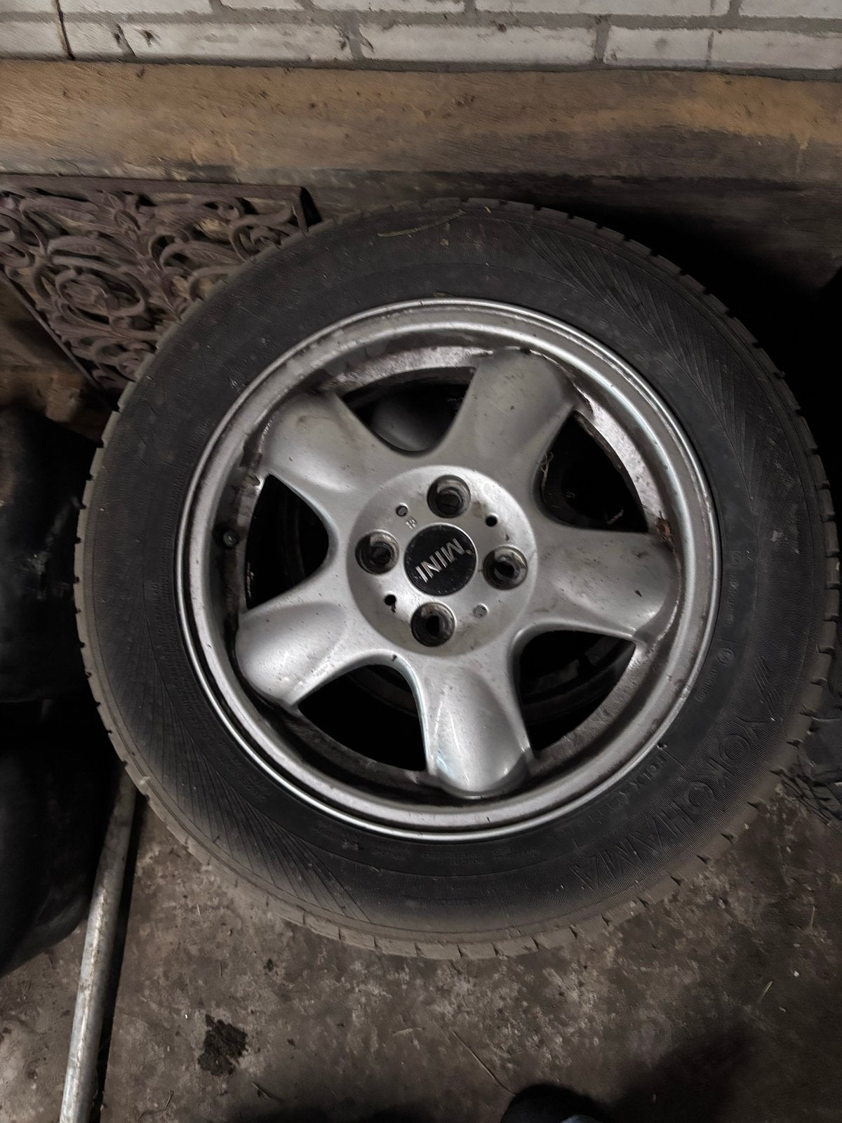 MINI Cooper 15 inch velgen met Yokohama winterbanden, Auto-onderdelen, Ophalen, Gebruikt, 15 inch, 175 mm