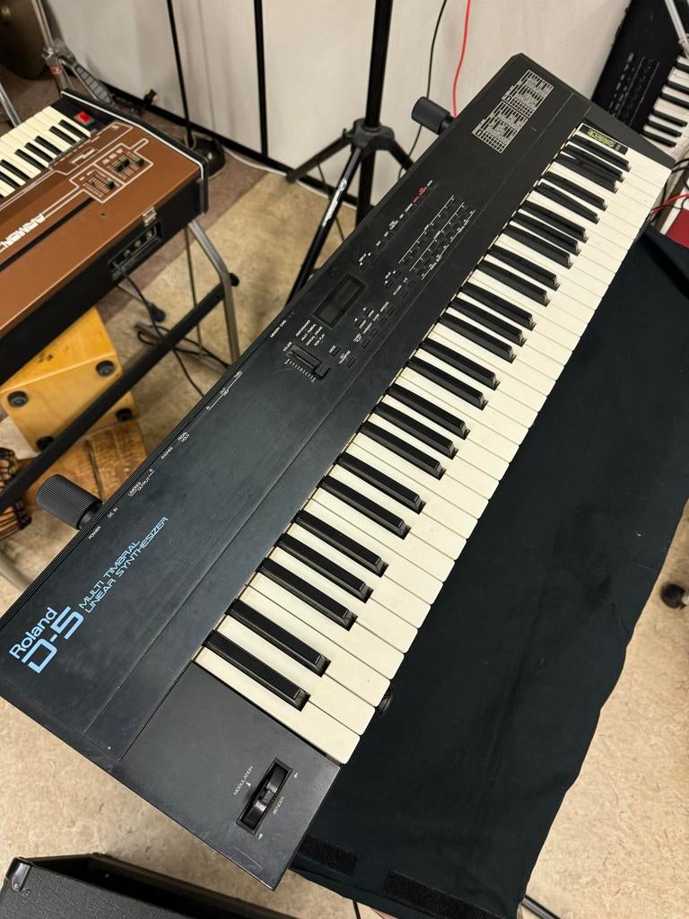 Roland D-5 Multi Timbral Linear Synthesizer Keyboard, Muziek en Instrumenten, Keyboards, Gebruikt, 61 toetsen, Roland, Midi-aansluiting