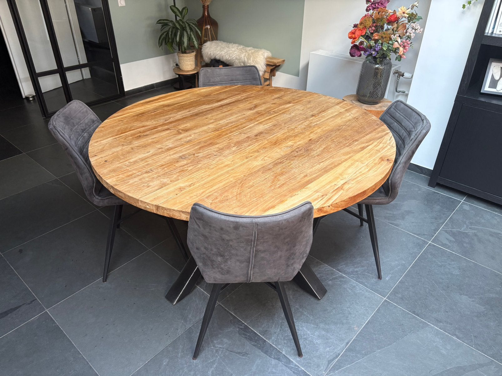 Teak houten tafel rond diameter 140cm + 4 stoelen grijs, Huis en Inrichting, Tafels | Eettafels, Ophalen, Gebruikt, Vier personen