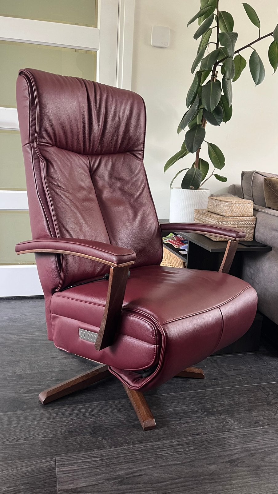 Prominent Elektrische Stockholm Op Accu Burgandy L Xl, Huis en Inrichting, Ophalen, Minder dan 75 cm, Leer, Zo goed als nieuw