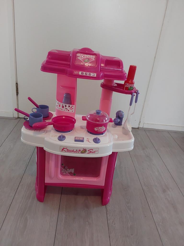Keukentje met geluid in oven en gaspitten plus kookgerei, Kinderen en Baby's, Speelgoed | Speelkeukens, Ophalen of Verzenden, Zo goed als nieuw