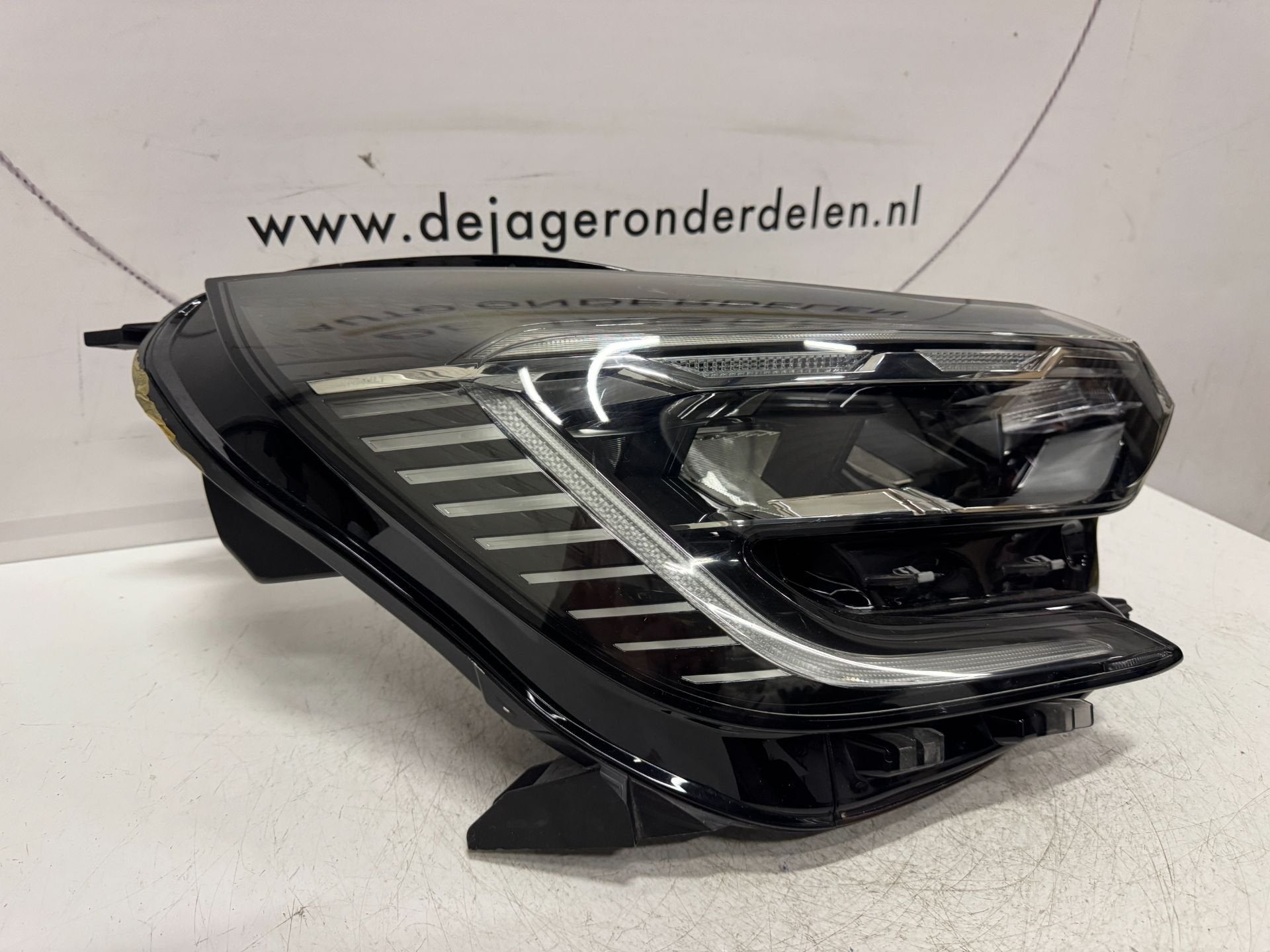 RENAULT CAPTUR II KOPLAMP LED PURE VISION 260104525R RECHTS, Renault Group, Gebruikt, Contact.group@renault.com, Renault