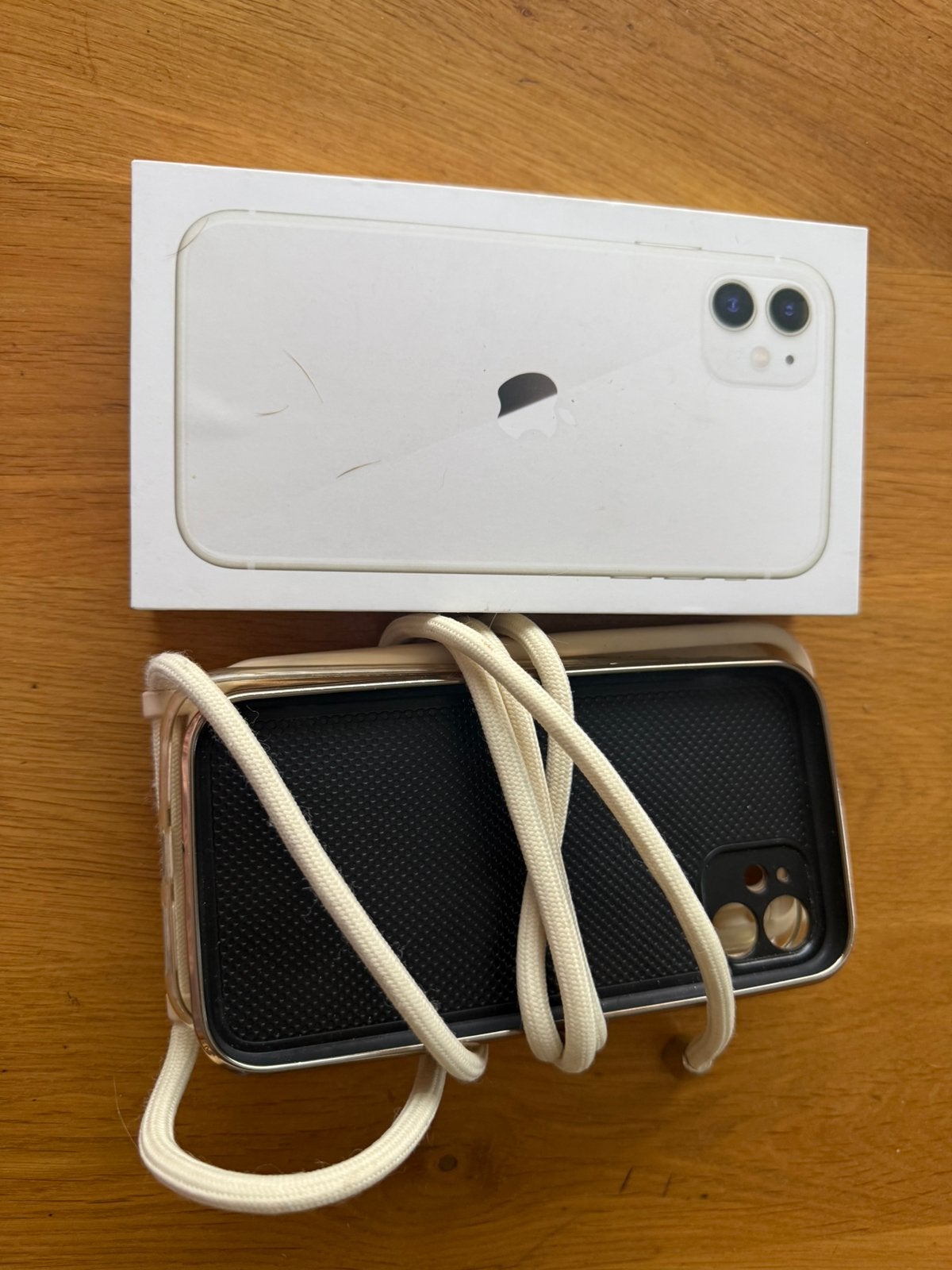 IPhone 11 doos en hoesjes, Zwart, Zo goed als nieuw, 64 GB, IPhone 11