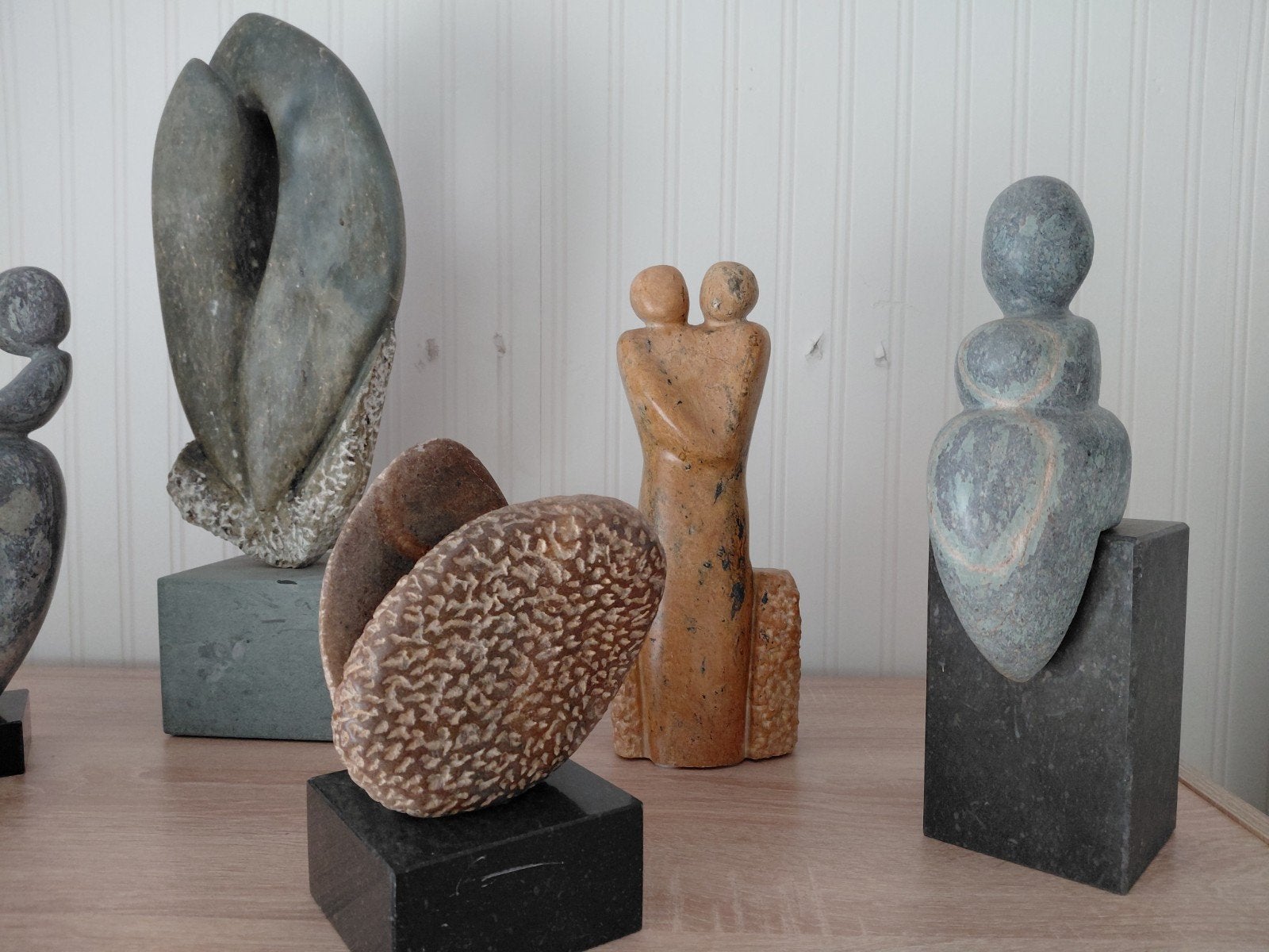 Abstracte stenen sculpturen - Diverse stijlen en materialen, Ophalen of Verzenden, 20 - 50 cm, Steen of Keramiek, Beeld