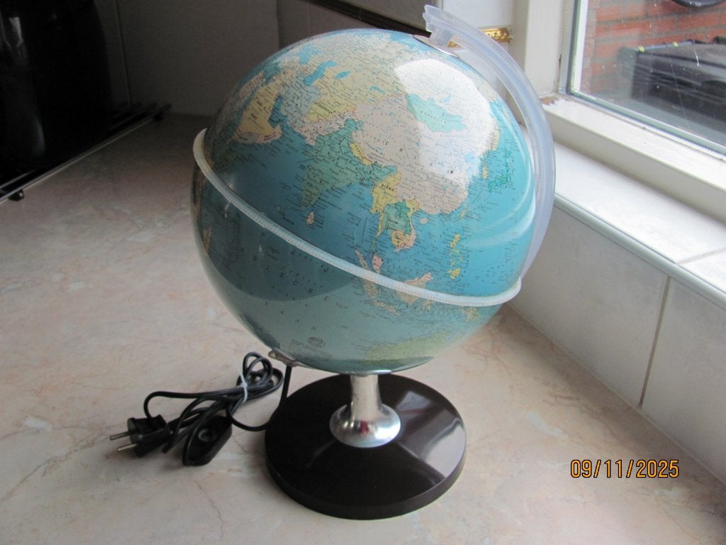 VINTAGE kunststof GLOBE verlichting WERELDBOL jr. 60-70 IZGS, Gebruikt, Kunststof, 26 cm, Antieke wereldbol