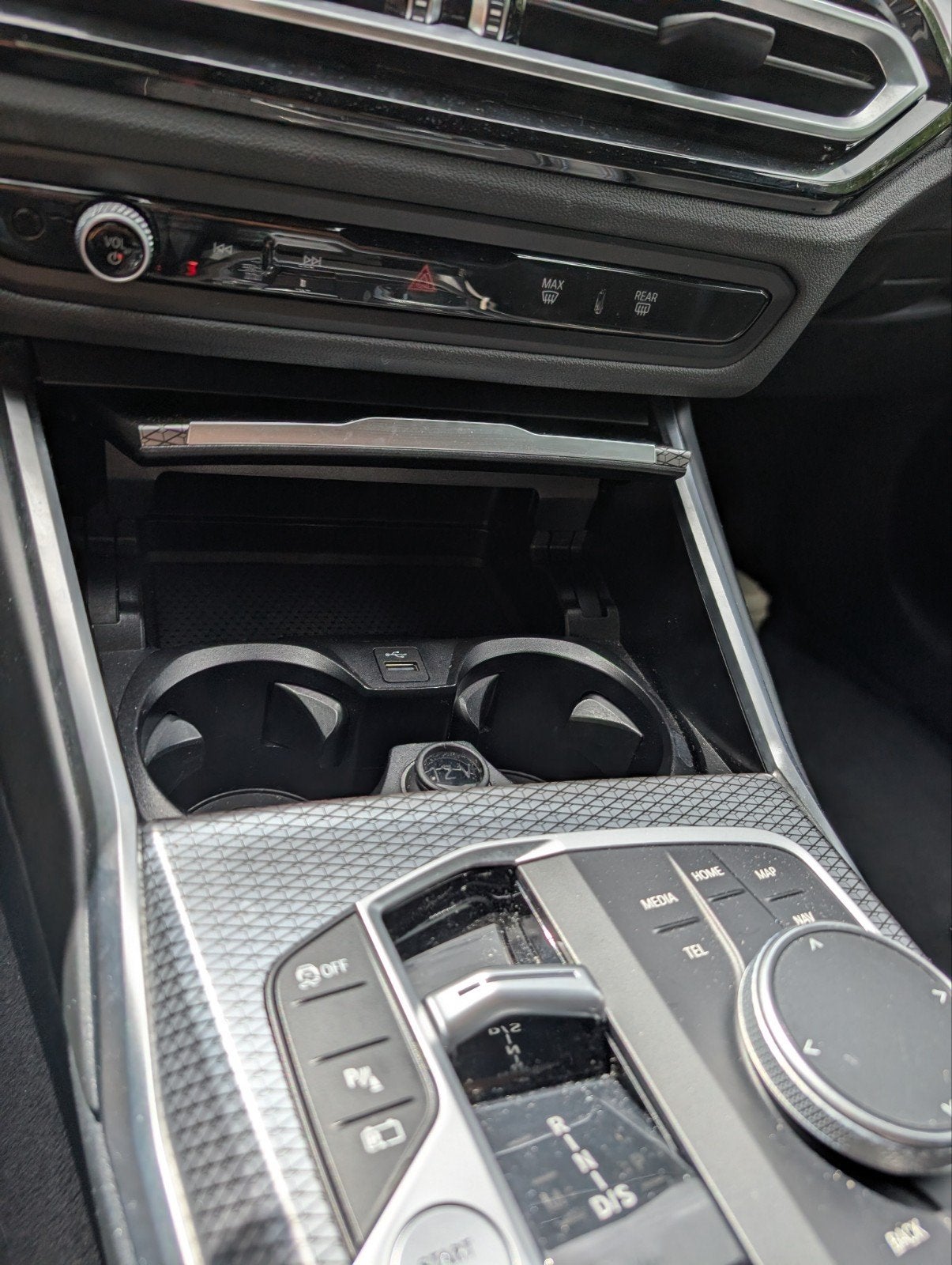 Foto 11 van BMW 330e Touring LCI M pakket + M Performance Brooklyn Grau