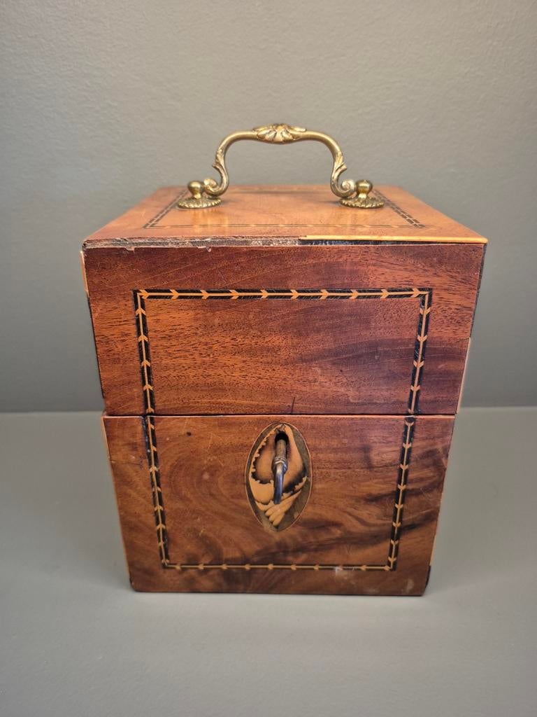 18de eeuwse Theedoos met Schelp in Mahoniehout, Antiek en Kunst, Ophalen of Verzenden