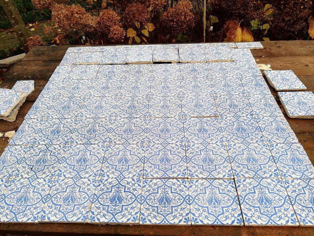 Minton Hollins Victorian tiles, plakaat 116hx113br blauw wit, Ophalen
