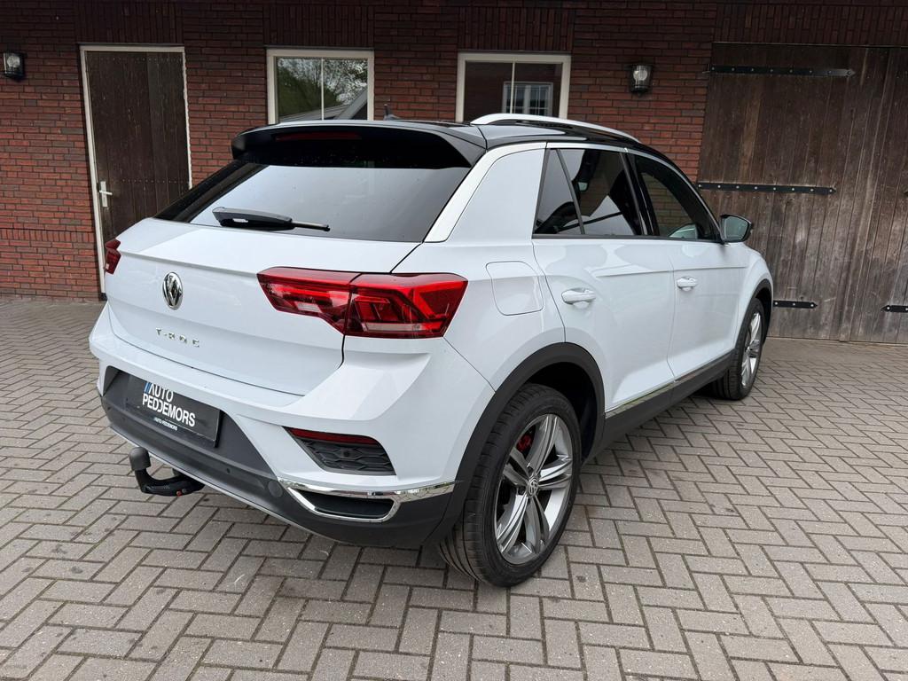 Volkswagen T-Roc 1.5 TSI Sport | Pano| Trekhaak| ACC| Full L, Zwart, 4 cilinders, 150 pk, Leder en Stof