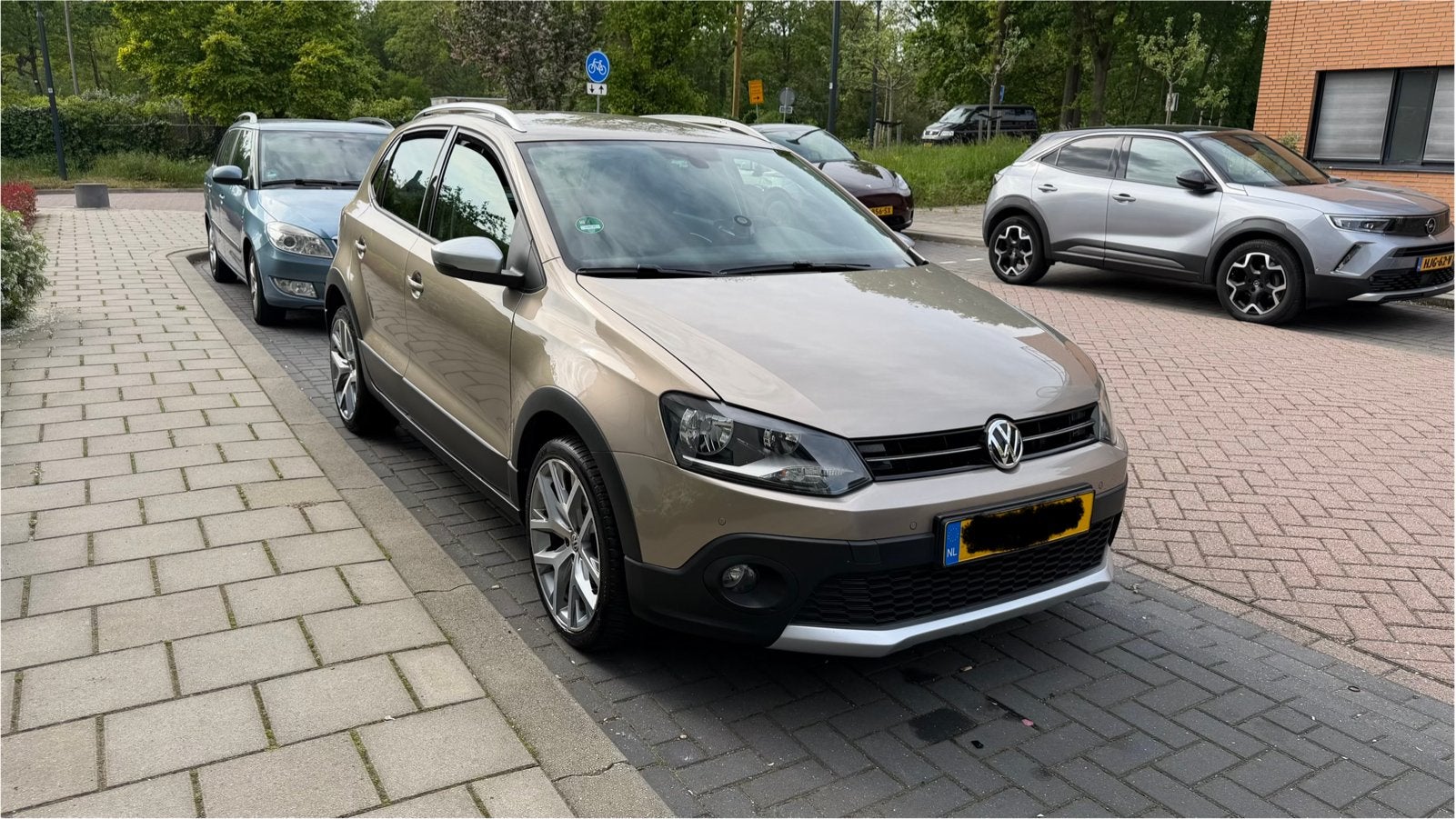 Volkswagen Polo Cross 1.2 TSI 66KW DSG 2014 Champagne, Auto's, Stof, 40 €/maand, 4 cilinders, Beige