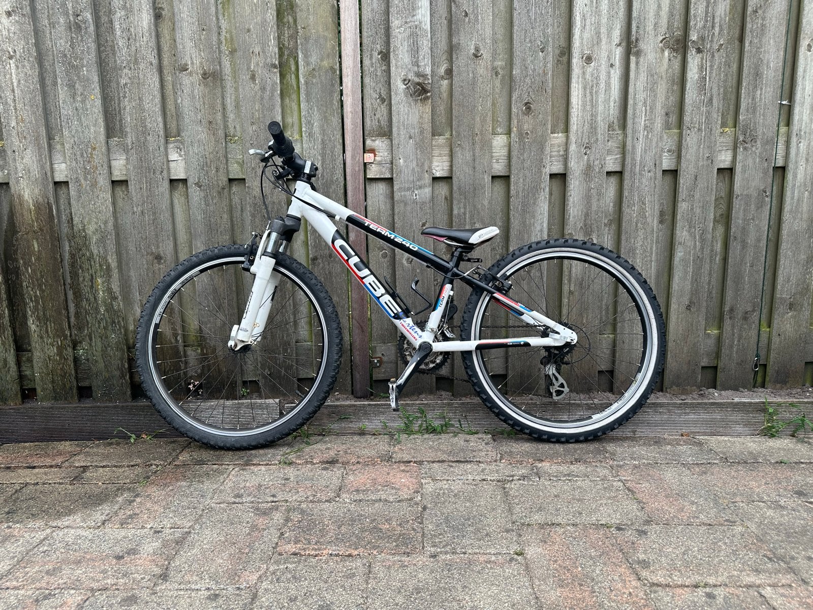Cube Team Kid 240 Mountainbike - Wit/Zwart, Fietsen en Brommers, Gebruikt, Ophalen, Overige merken, Minder dan 45 cm