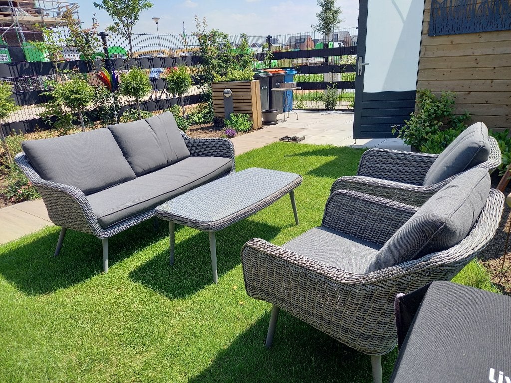 Luxe tuinset, 1 bank, 2 stoelen en tafeltje met glasplaat, Ophalen, 5 zitplaatsen, Gebruikt, Rotan