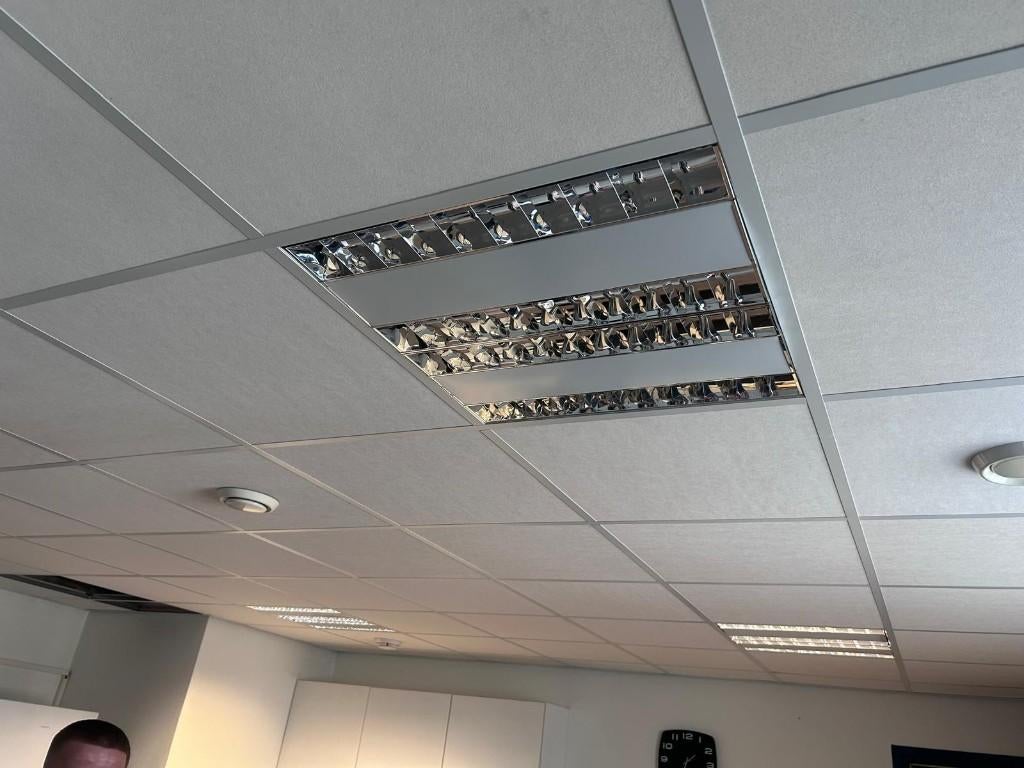 LED TL armaturen, Ophalen, Zo goed als nieuw, 50 tot 200 watt, Lamp met armatuur