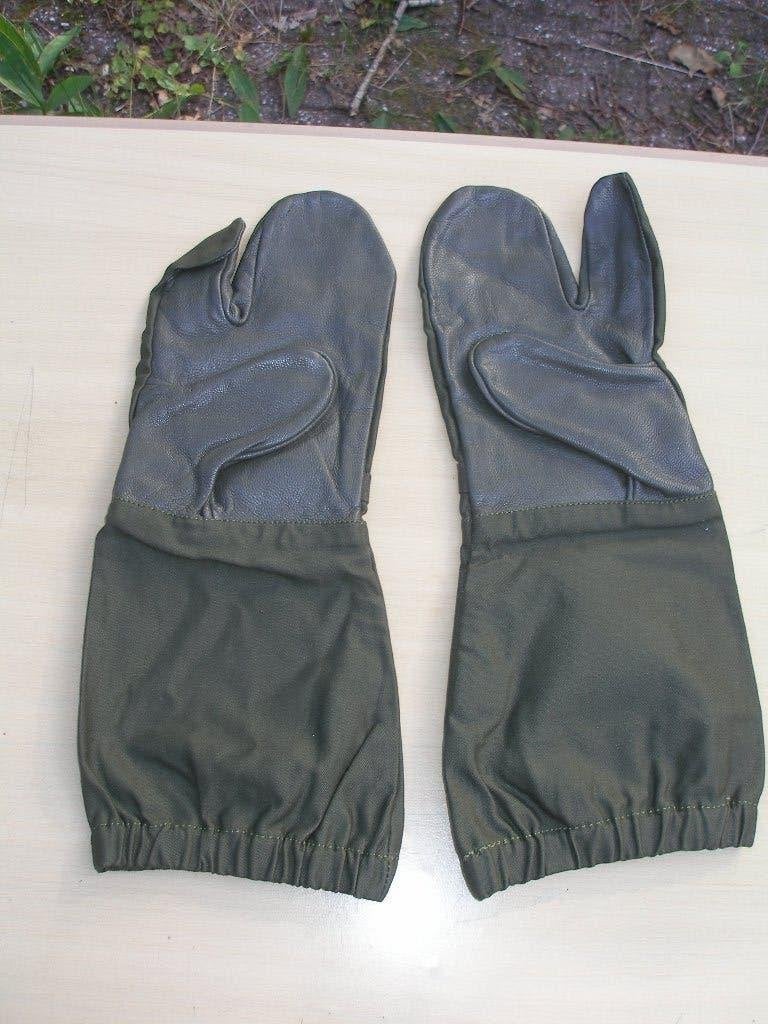 Overhandschoenen maat 10, nieuw/ongebruikt, Verzamelen, Militaria | Algemeen, Ophalen of Verzenden, Landmacht, Nederland, Kleding of Schoenen