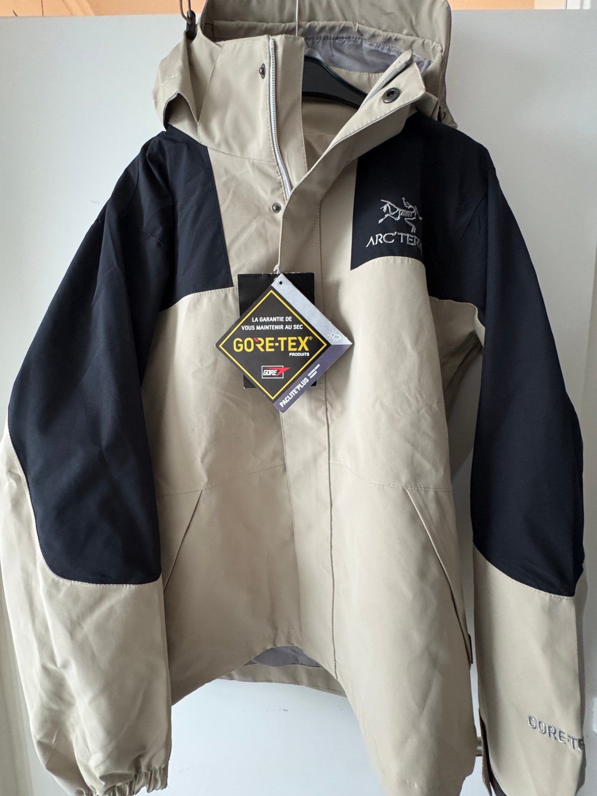 Arcteryx gore tex jas beige zwart maat xl waterdicht, Ophalen of Verzenden, Nieuw, Maat 56/58 (XL), Zwart