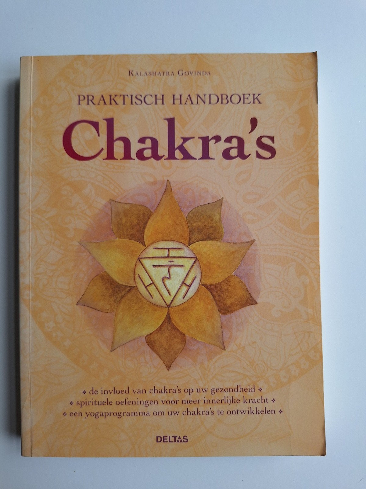 Praktisch Handboek Chakra's - Kalashatra Govinda, Gelezen, Spiritualiteit algemeen, Ophalen of Verzenden, Kalashatra Govinda
