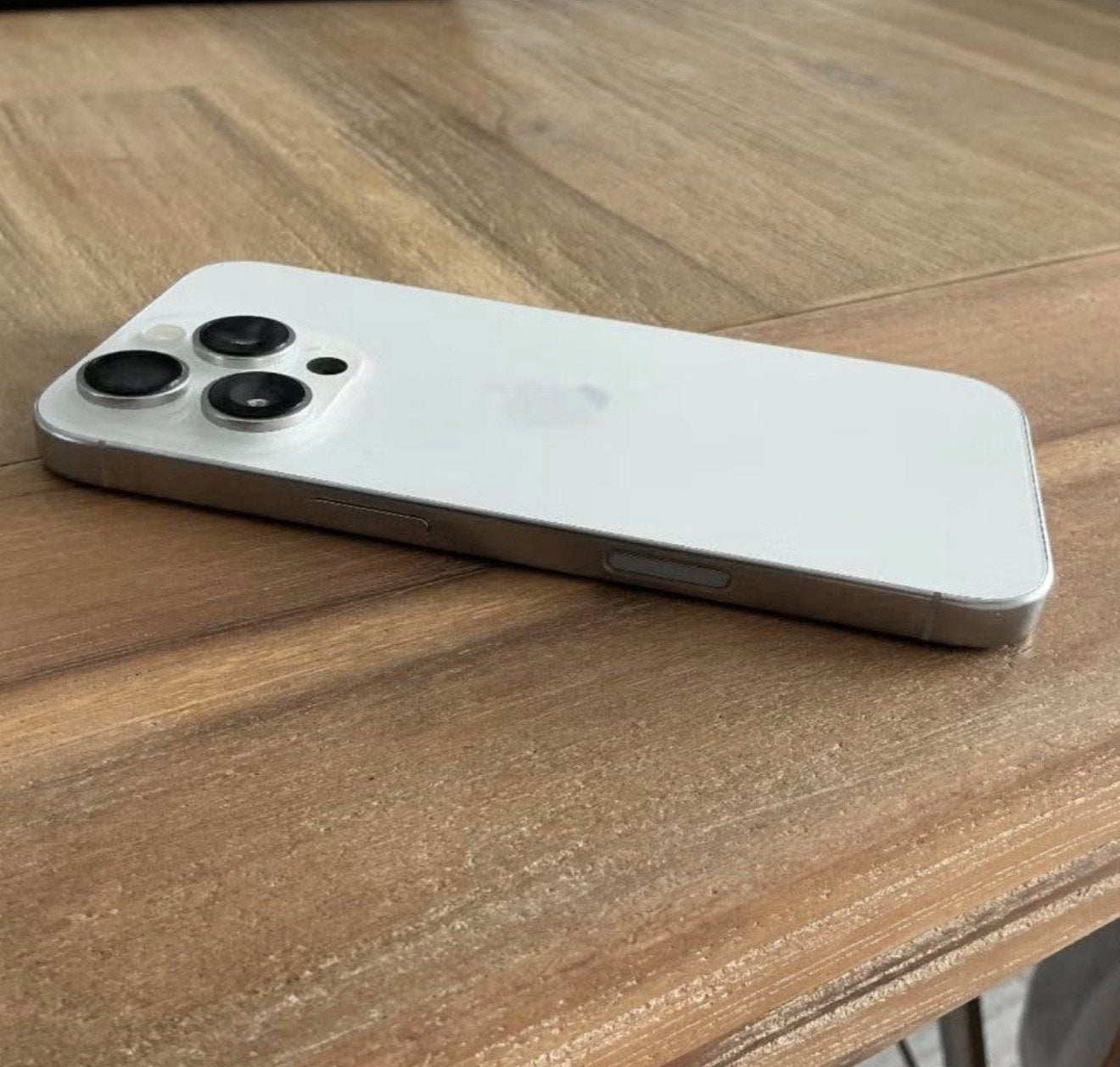 iPhone 16 Pro - nieuwstaat, Telecommunicatie, 97 %, 128 GB, Wit, Zo goed als nieuw