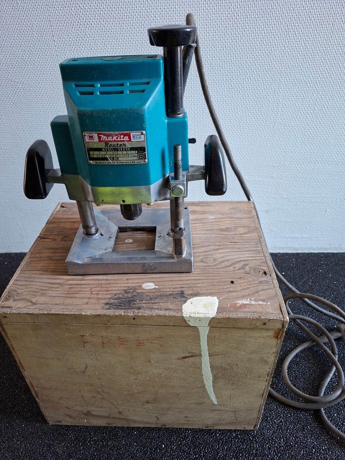 Makita Bovenfrees met accessoires, Gebruikt, Ophalen of Verzenden, Elektrisch, Makita