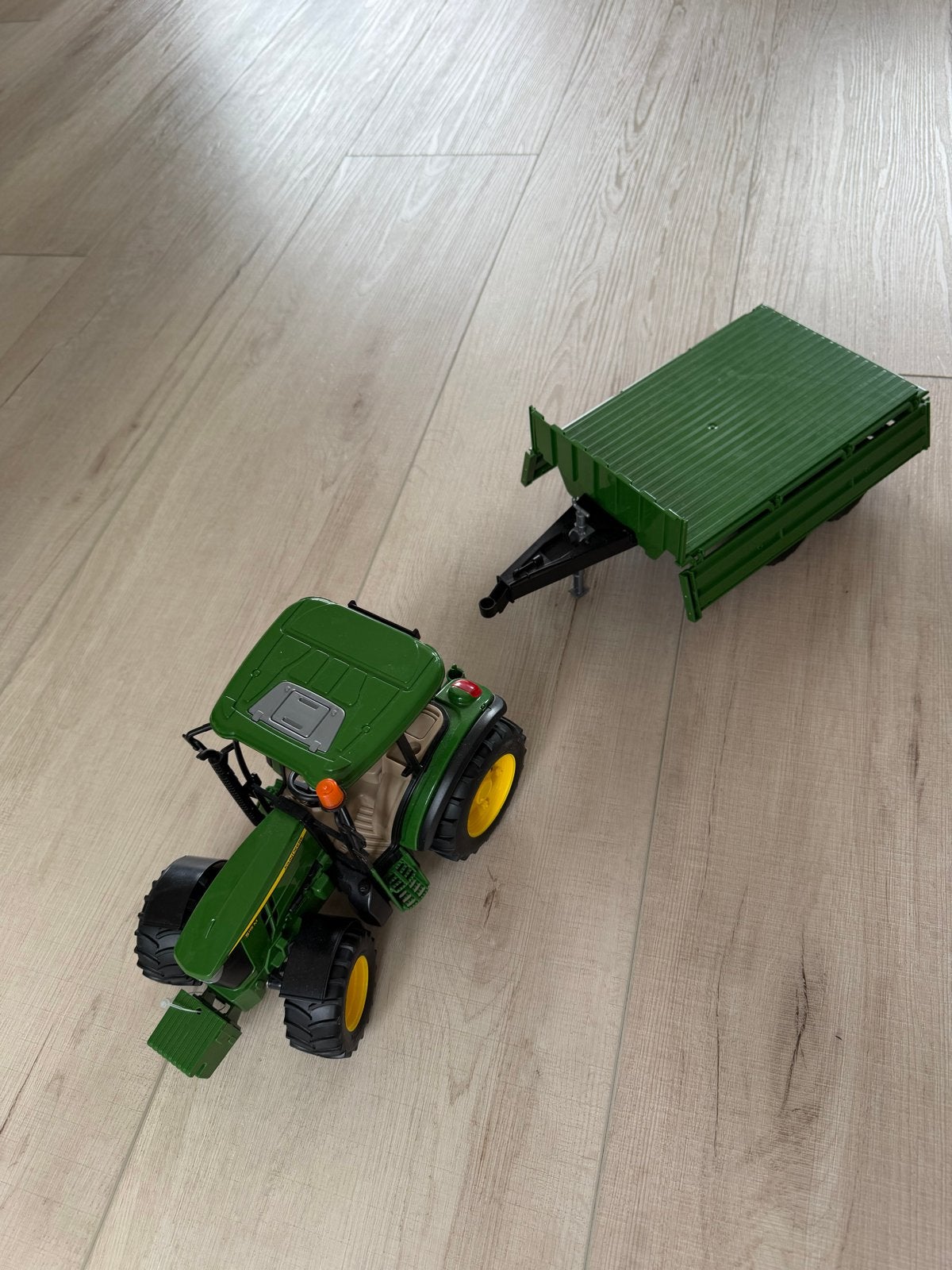 Bruder John Deere Tractor met afneembare bak, Kinderen en Baby's, Ophalen of Verzenden, Gebruikt