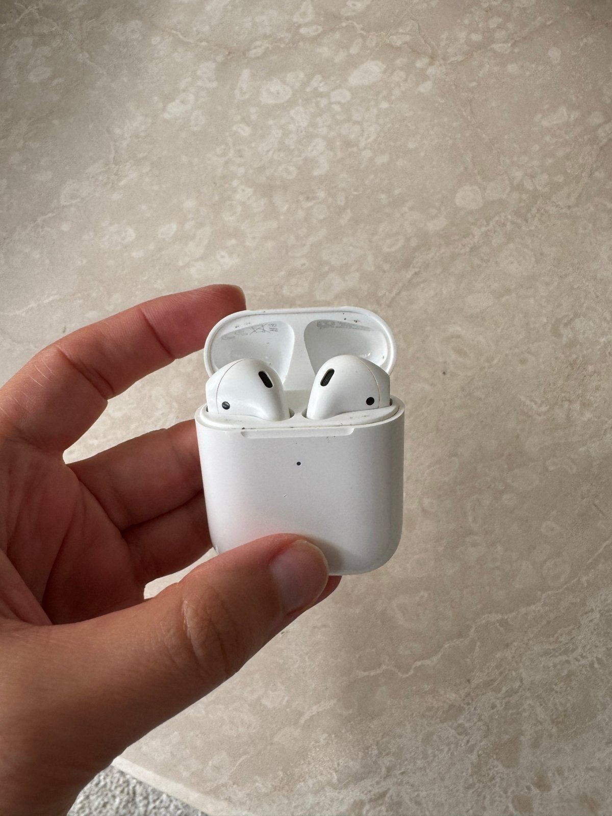 Apple AirPods (2e generatie) met oplaadcase
