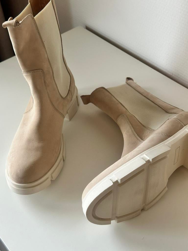Poelman enkellaarzen maat 41 beige nubuck leer, Ophalen of Verzenden, Zo goed als nieuw, Beige