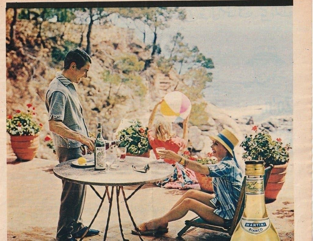 retro reclame 1963 Martini vermouth 'n zonnig terras, Verzenden, Overige typen