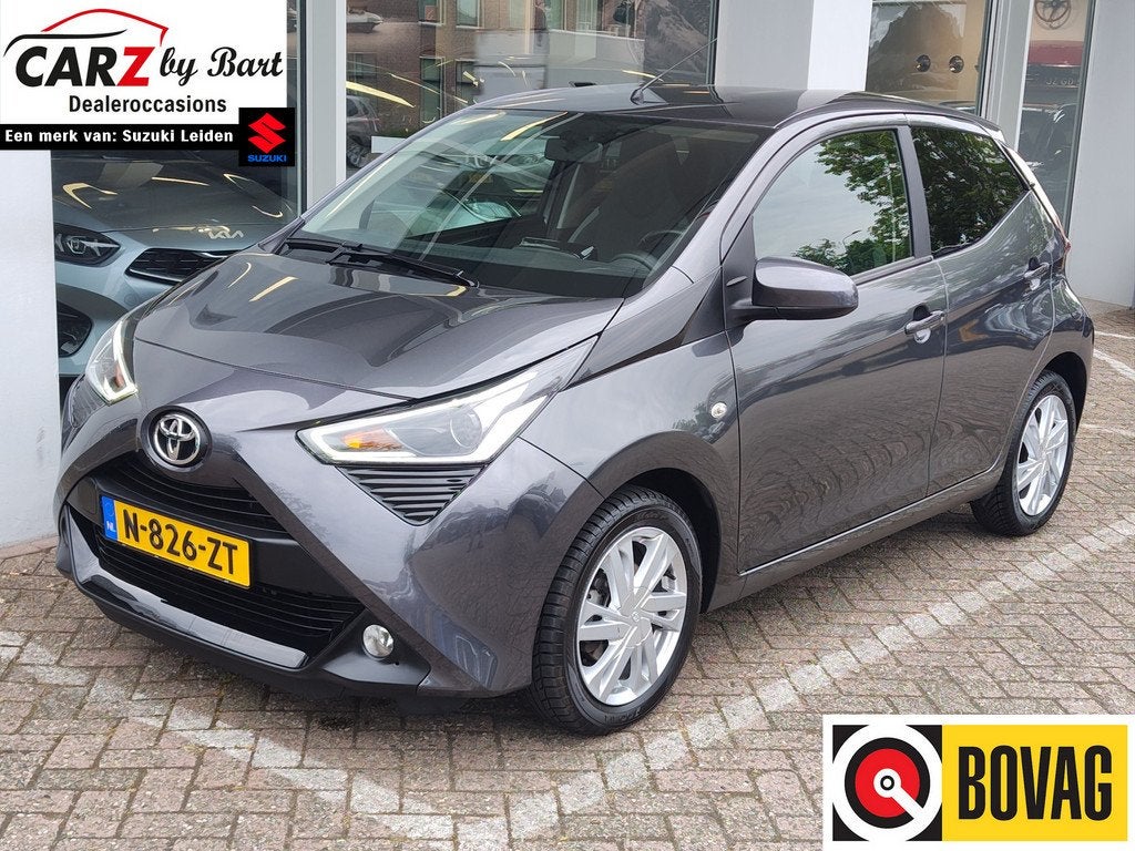 Toyota Aygo 1.0 VVT-i X-PLAY Carplay/Android | Camera HD | A, Voorwielaandrijving, 12 maanden, Stof, Gebruikt