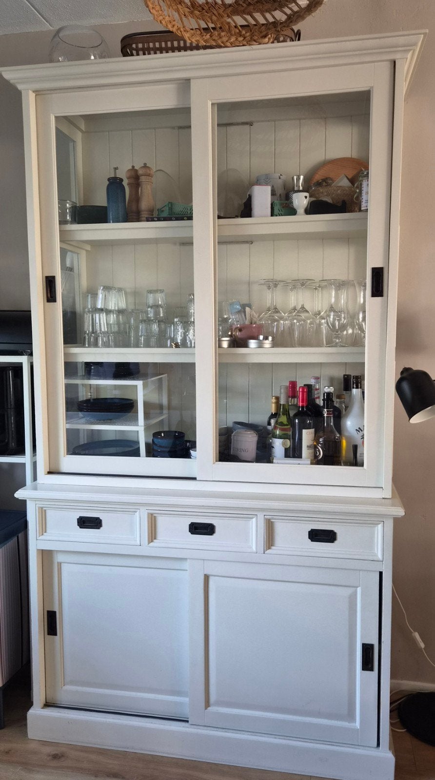 Landelijke witte buffetkast met verlichting, Ophalen, Gebruikt, Landelijke stijl, 25 tot 50 cm