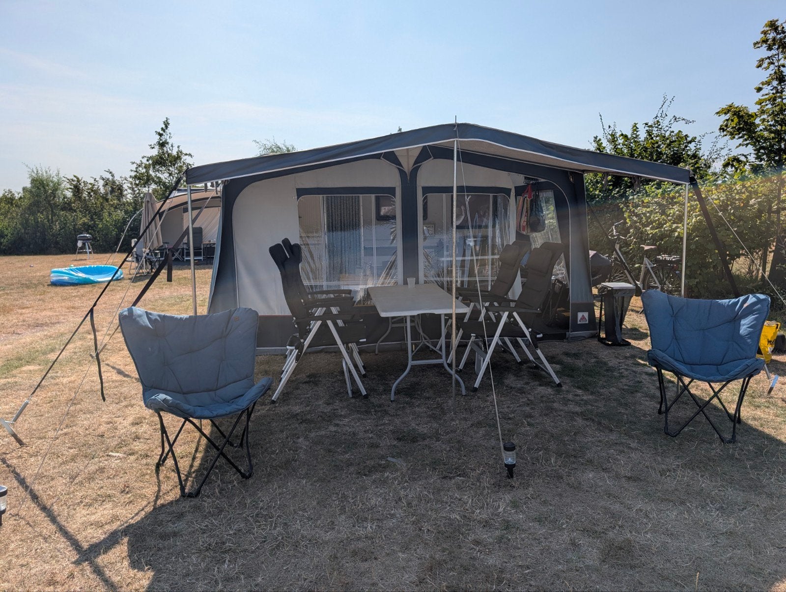 Hobby Classic caravan, bouwjaar 1989, met voortent en luifel, Vast bed, Hobby, Tot en met 2, Koelkast
