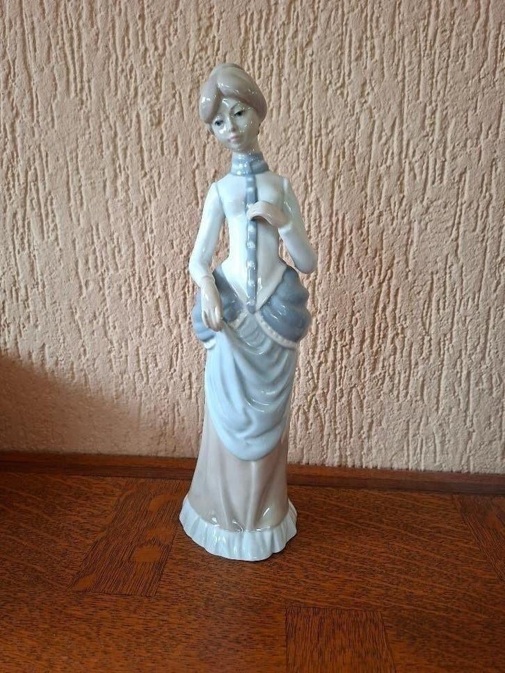 Beeldje van vrouw., Ophalen of Verzenden, Zo goed als nieuw, Mens