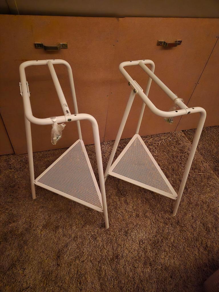 IKEA bureau schragen (2 stuks) - wit, Huis en Inrichting, Overige typen, Metaal, Ophalen of Verzenden, Zo goed als nieuw