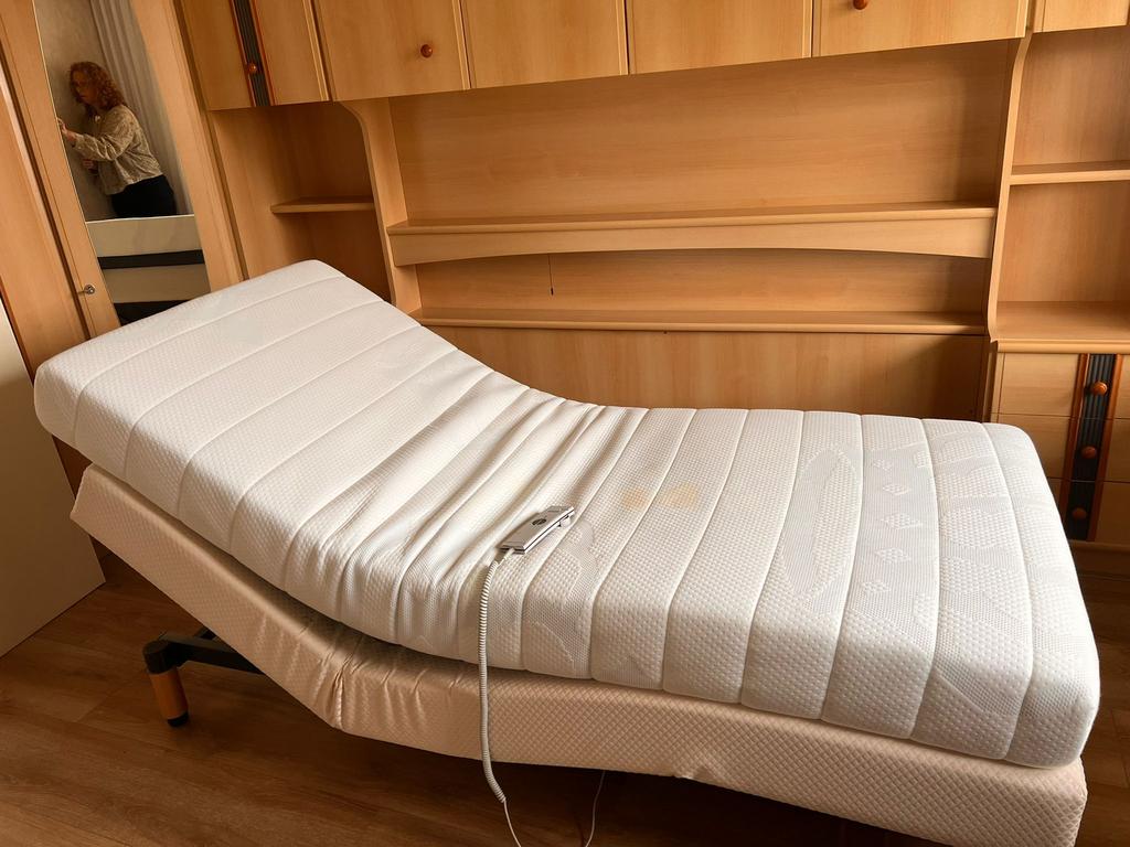 Elektrische boxspring met bijna nieuw Auping matras, Huis en Inrichting, Slaapkamer | Boxsprings, Ophalen, 90 cm, Eenpersoons
