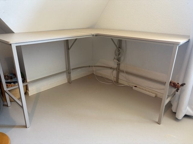 Keurig grijs hoekbureau met metalen frame, Ophalen, Demontabel, 135 cm, 135 cm