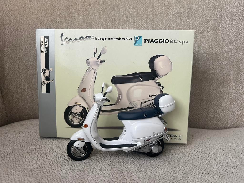 SALE! Autoart Vespa ET4 white 12511 1/12, Ophalen of Verzenden, Zo goed als nieuw