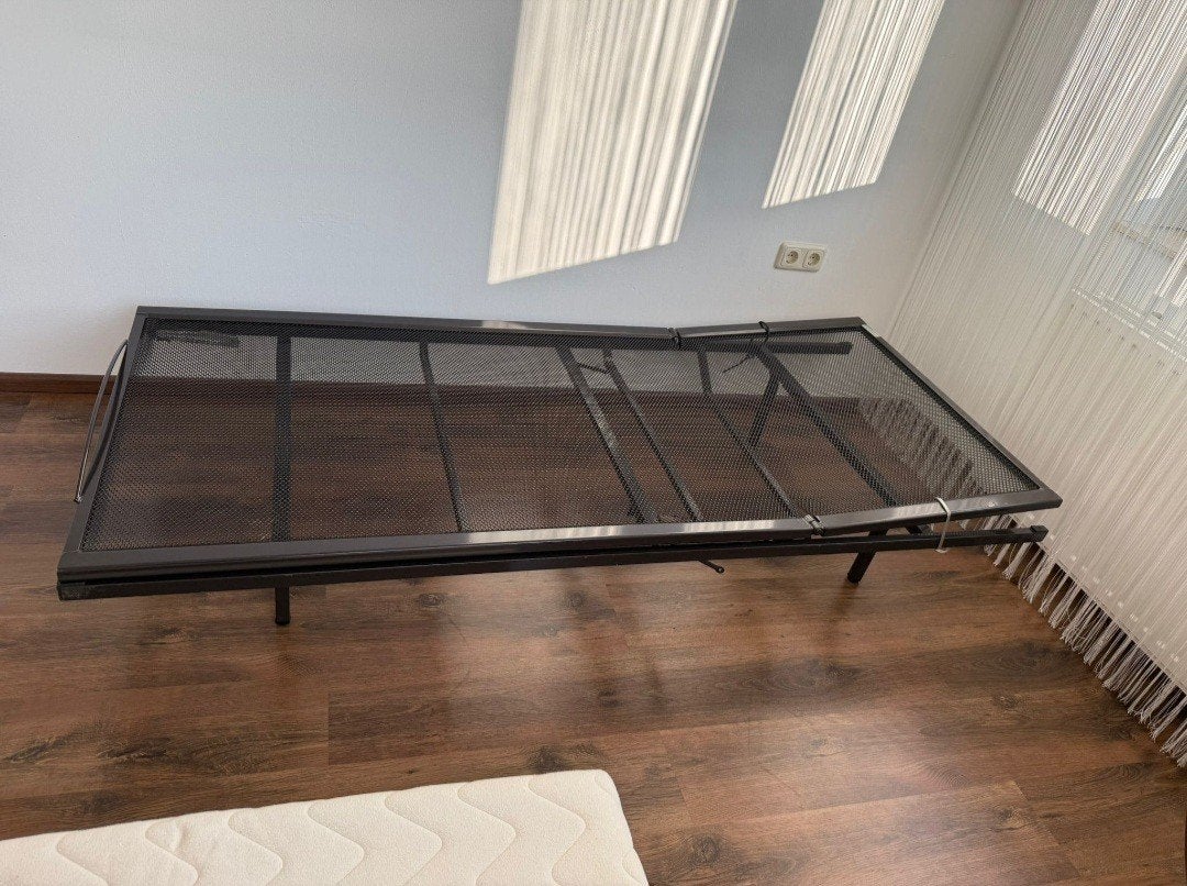 Bed, Ophalen, Zo goed als nieuw, Eenpersoons, Hout
