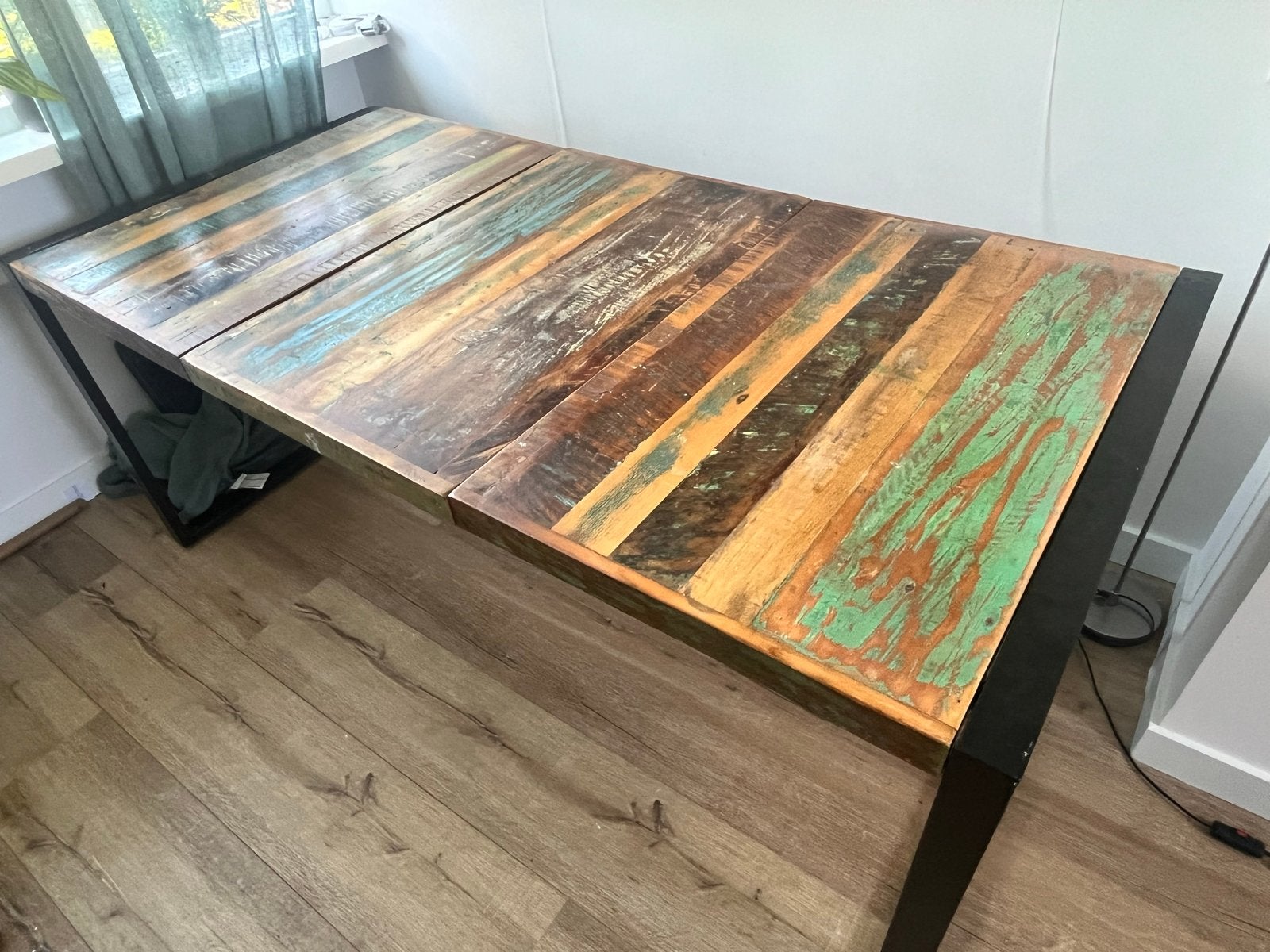Unieke eettafel van gerecycled hout met metalen onderstel, Ophalen, Gebruikt, 50 tot 100 cm, 150 tot 200 cm