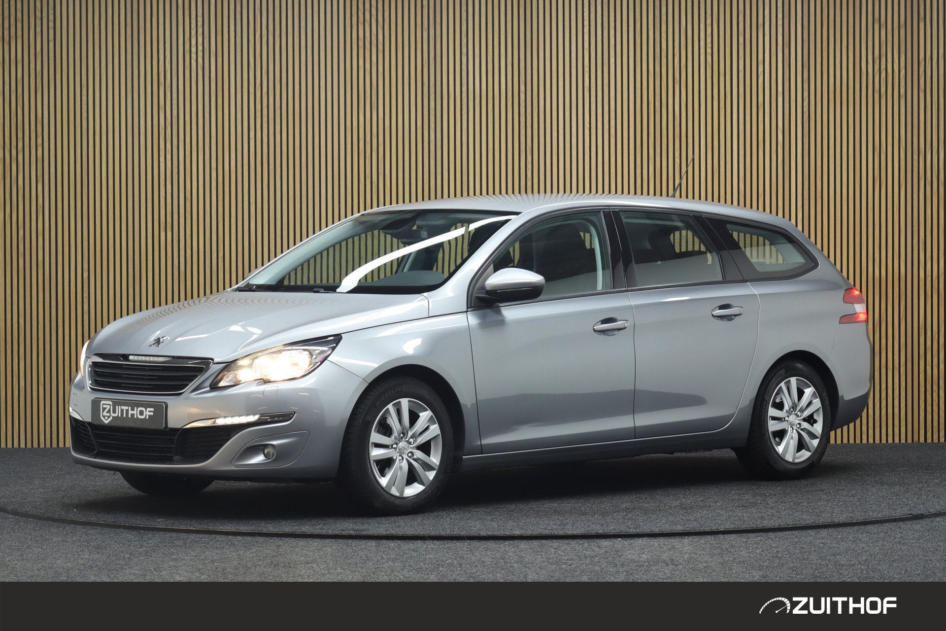 Peugeot 308 SW 1.2 e-THP Allure | Navi | Stoel verwarming |, Stof, Gebruikt, 1199 cc, 1165 kg