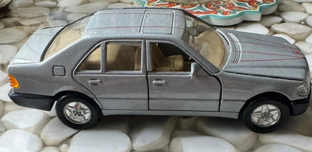 Mercedes-Benz E-Klasse W210 modelauto - Zilver, Hobby en Vrije tijd, Ophalen of Verzenden, Gebruikt, Auto, Overige merken