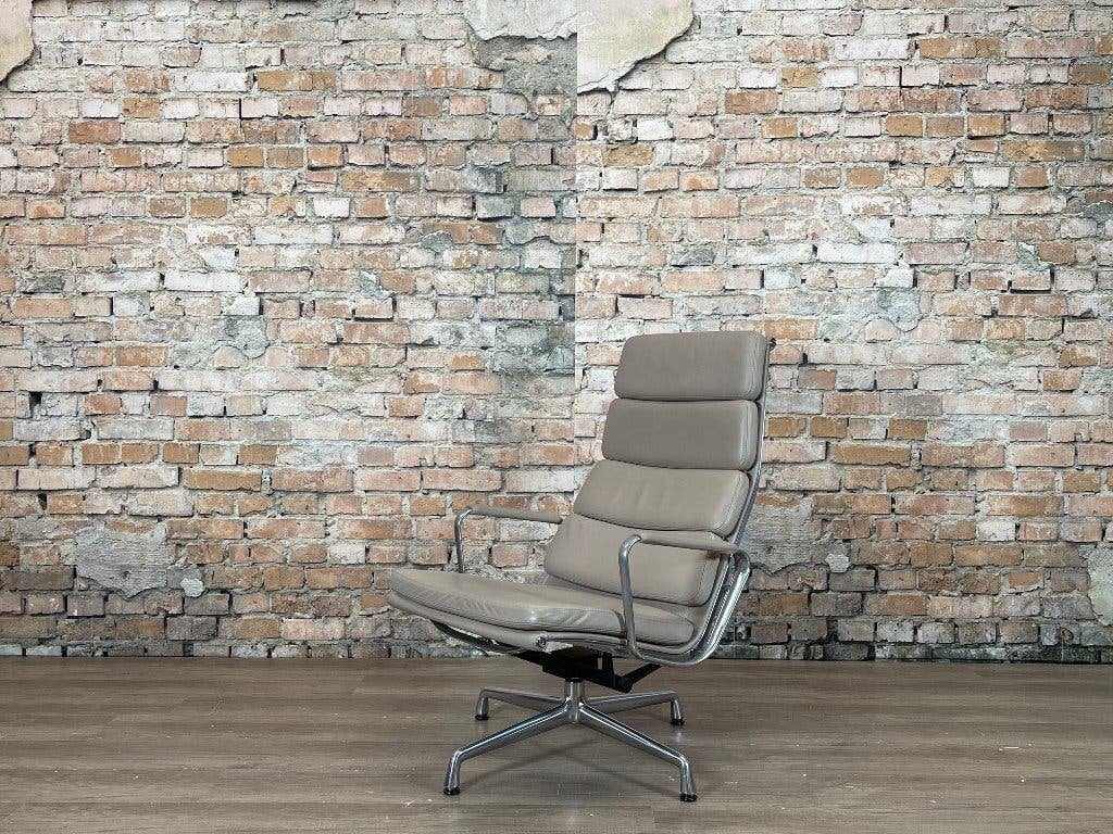 Vitra EA222 Soft Pad – Taupe leer | Charles & Ray Eames, Ophalen, Design, 75 tot 100 cm, Zo goed als nieuw