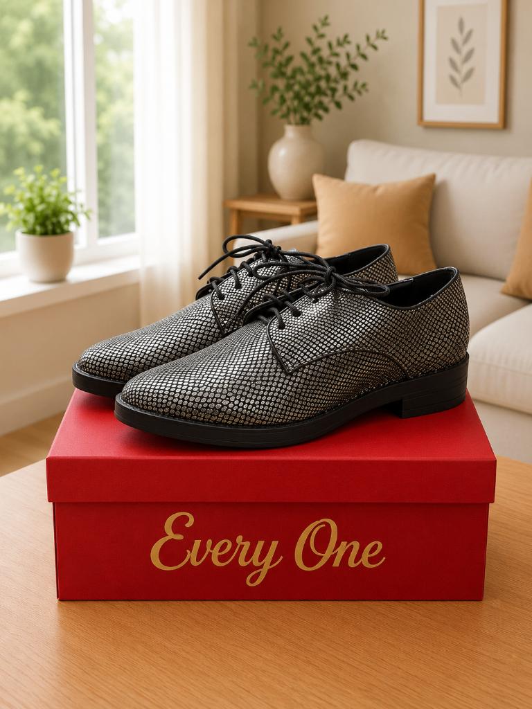 Metallic zwarte derbyschoenen met reptielenprint – Maat 38, Schoenen met lage hakken, Zwart, Nieuw, Ophalen of Verzenden