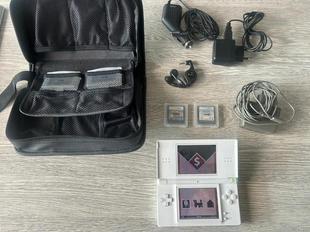 Nintendo ds lite met accessoires, Overige genres, 1 speler, Ophalen of Verzenden, Zo goed als nieuw
