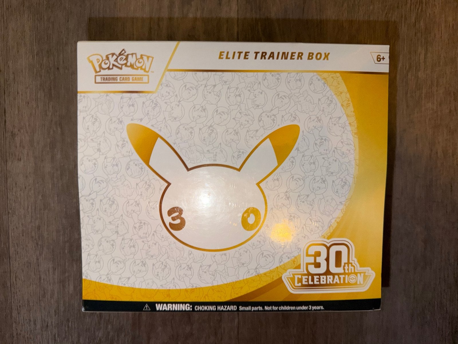 Pokémon TCG: 30th Celebration Elite Trainer Box, Ophalen of Verzenden, Nieuw, Boosterbox, Foil
