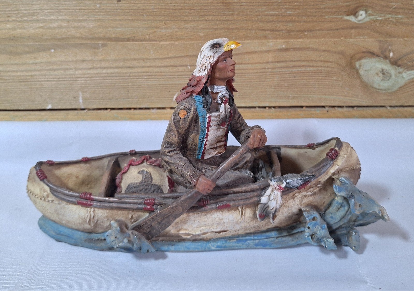 Indianenbeeld in kano - Decoratief beeldje, Ophalen, Gebruikt, Mens