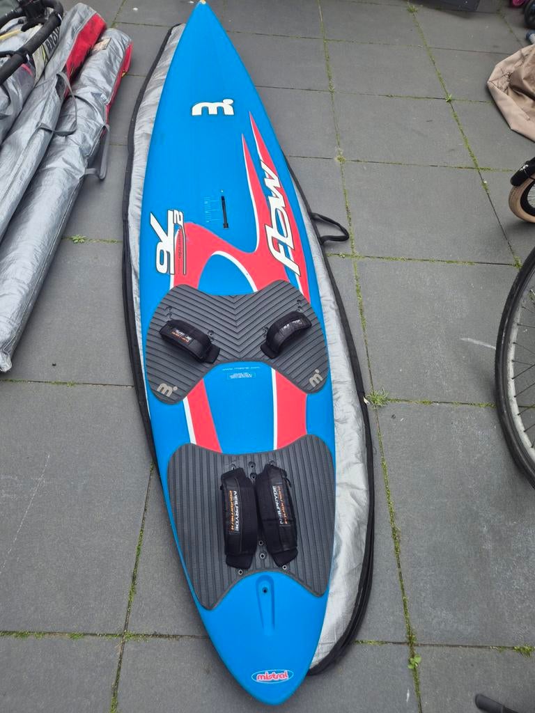 Complete surfset tegen elk aannemelijk bod!, Watersport en Boten, Windsurfen, Ophalen, Gebruikt, 250 tot 300 cm, Complete set