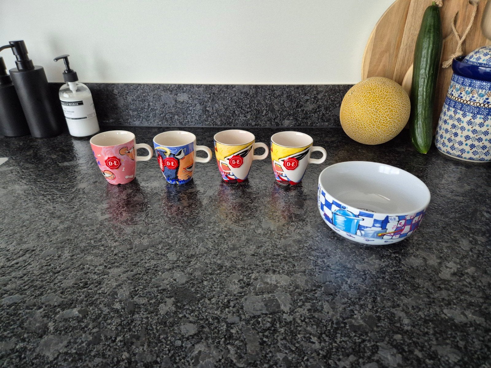 Douwe Egberts  / Selwyn - mokjes en kom, Ophalen of Verzenden, Overige stijlen, Kop(pen) en/of Schotel(s)