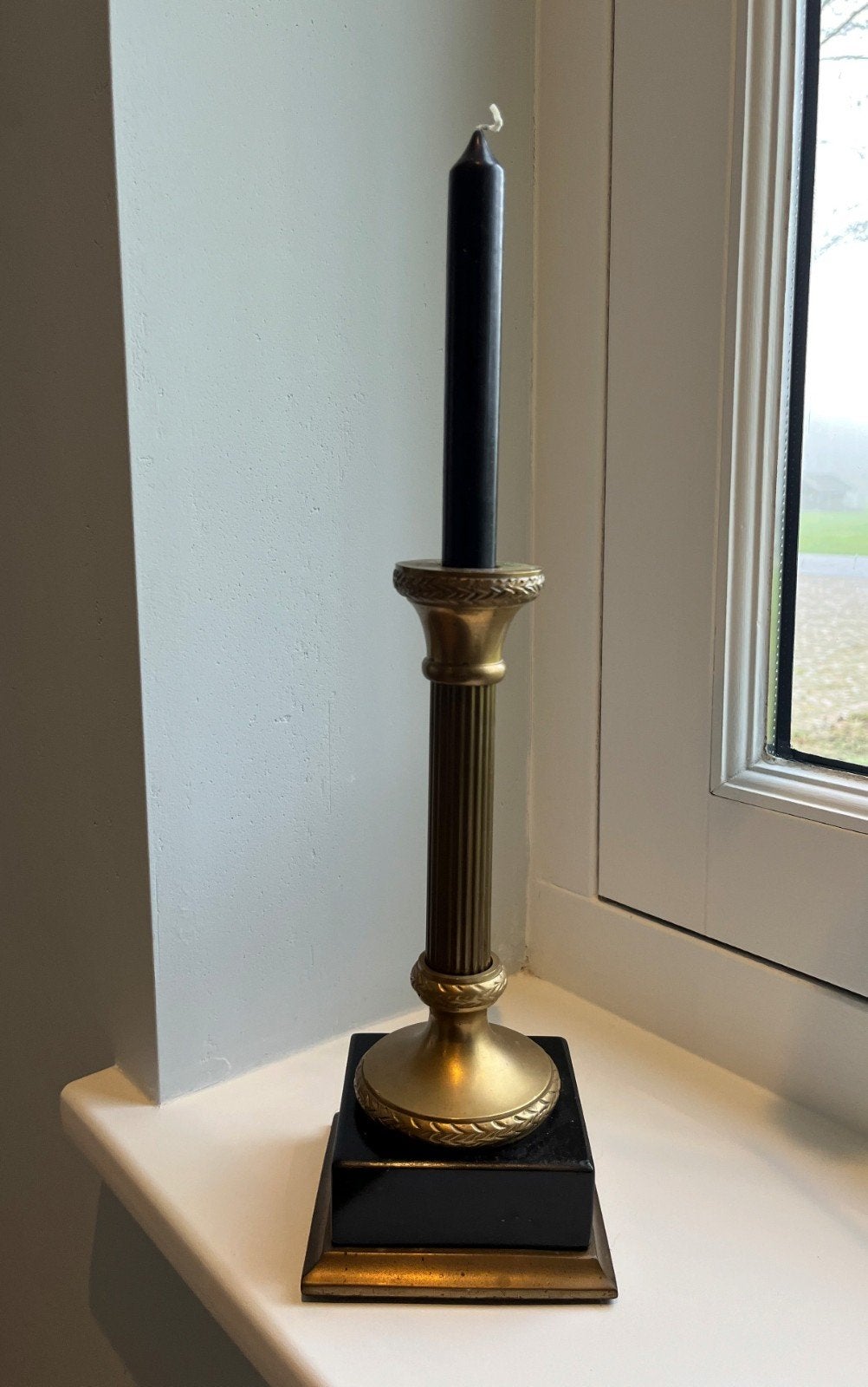 Elegante messing kandelaar met marmeren voet., Antiek en Kunst, Ophalen of Verzenden, Koper of Brons