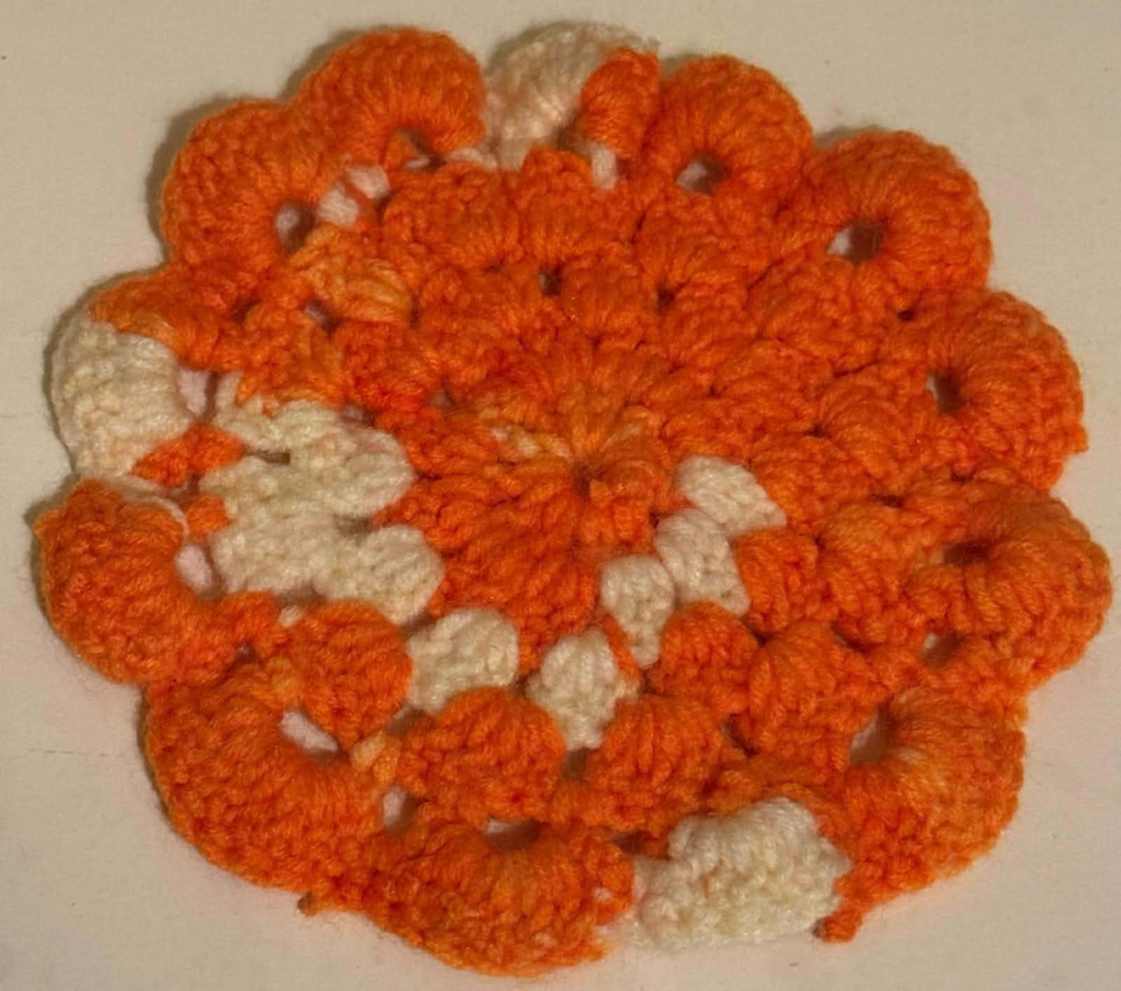 Gehaakt onderzetter oranje/wit, Hobby en Vrije tijd, Ophalen of Verzenden, Nieuw, Haken, Overige typen