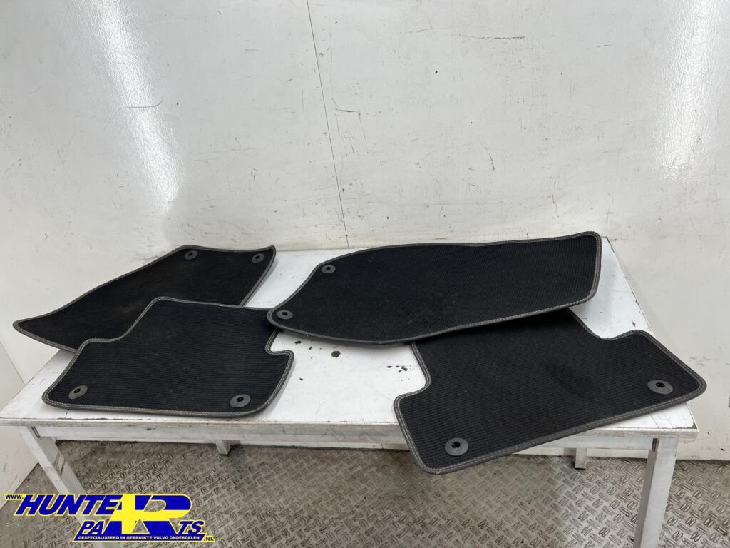 Matten set zwart Volvo V40 II ('12-'19) 31426084, Gebruikt, Ophalen of Verzenden, Volvo, Volvo