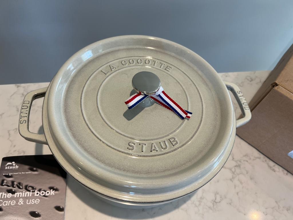 Staub La Cocotte Gietijzeren Braadpan - Nieuwstaat, Kookpan of Snelkookpan, Gietijzer, Nieuw, Ophalen of Verzenden