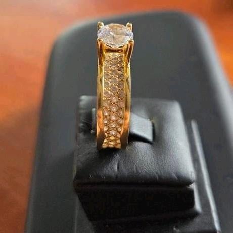 18 karaats Bvlgari ring, Sieraden, Tassen en Uiterlijk, Ringen, 20 of groter, Ophalen of Verzenden, Zo goed als nieuw, Dame